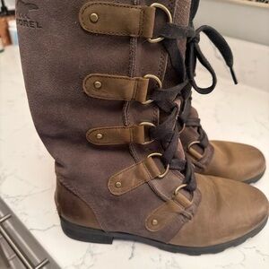 Sorel Women's Emilie combat Two-Tone Lace-Up Boots